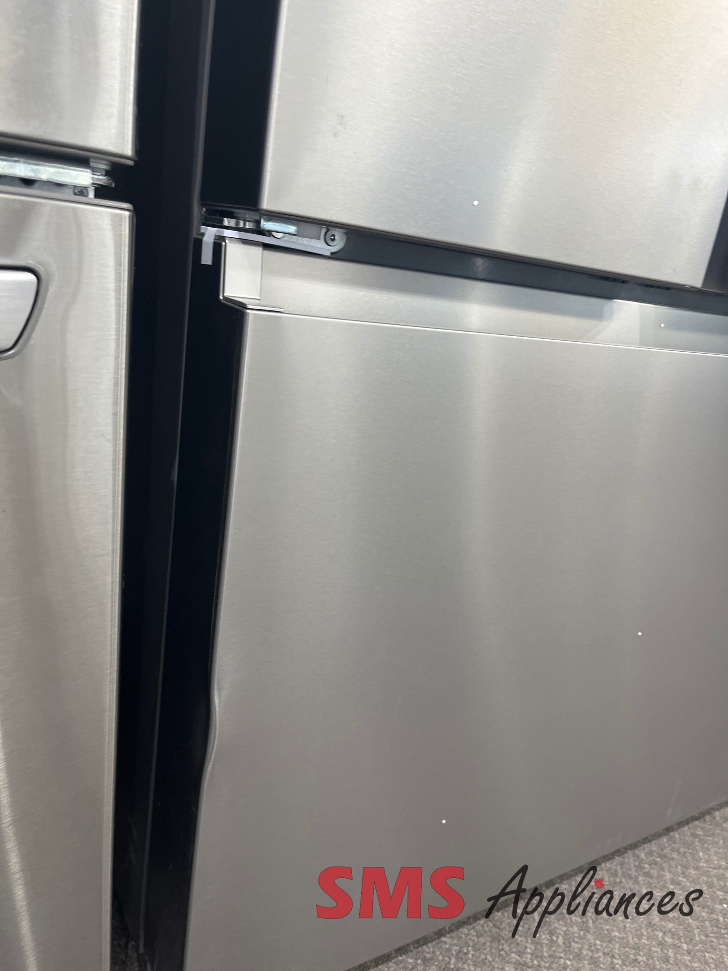 Open Box Fridges RF266C3FSE Hisense - Image 8