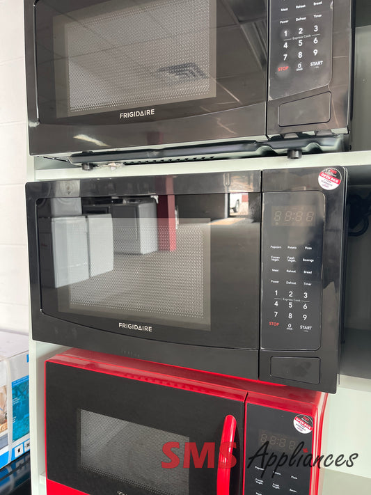 Open Box Microwaves EME1132 BLACK Frigidaire - Image 1