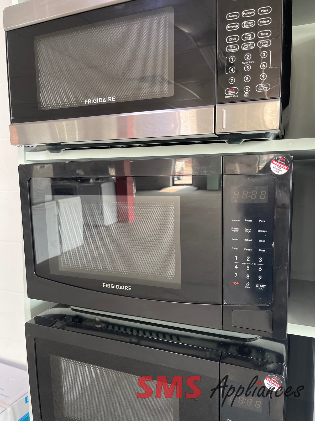 Open Box Microwaves EMW1132 BLACK Frigidaire - Image 1