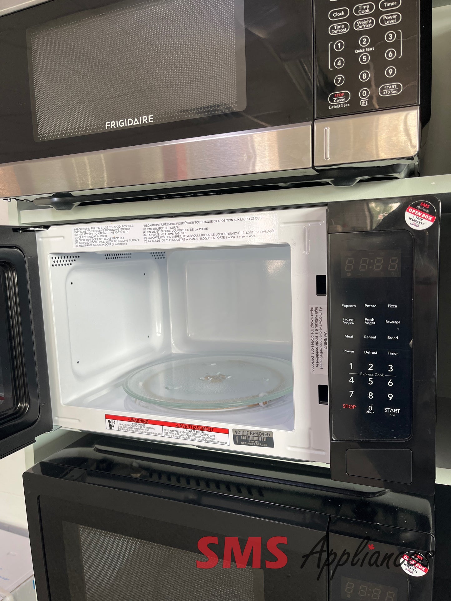 Open Box Microwaves EMW1132 BLACK Frigidaire - Image 2