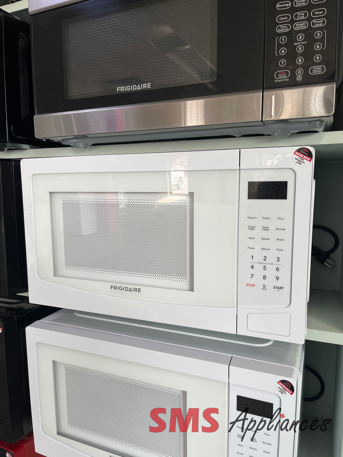 Open Box Microwaves EMW1132 WHITE Frigidaire - Image 1