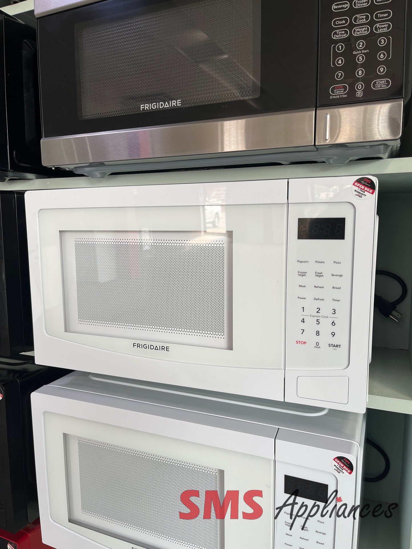 Open Box Microwaves EMW1132 WHITE Frigidaire - Image 1