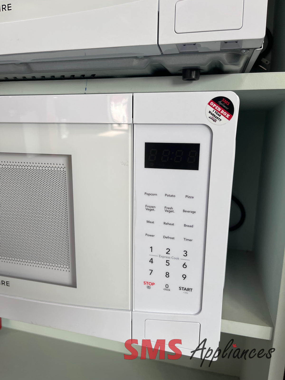 Open Box Microwaves EMW1132 WHITE Frigidaire - Image 3