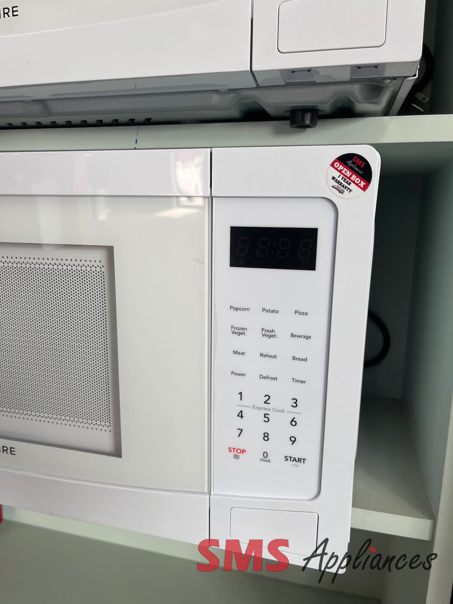 Open Box Microwaves EMW1132 WHITE Frigidaire - Image 3