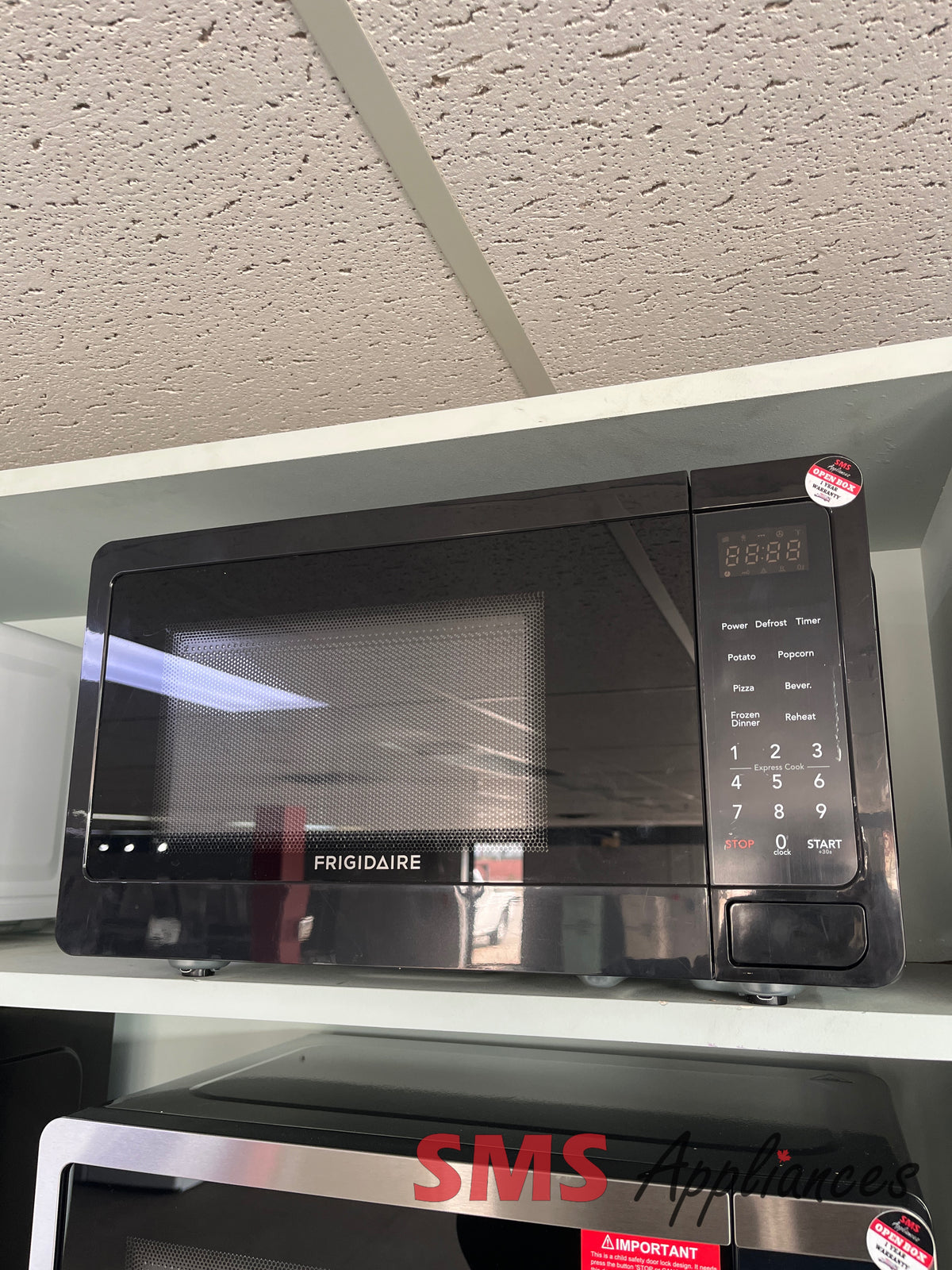 Open Box Microwaves EMW733 BLACK Frigidaire - Image 1