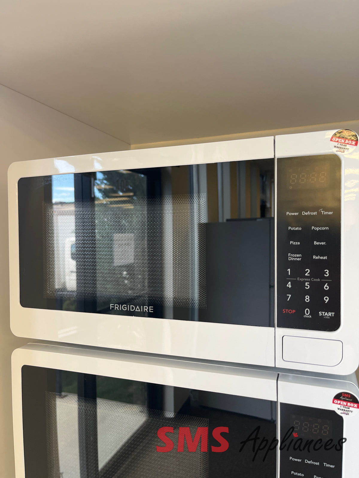 Open Box Microwaves EMW733–WHITE Frigidaire - Image 1