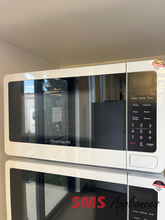 Open Box Microwaves EMW733–WHITE Frigidaire - Image 1