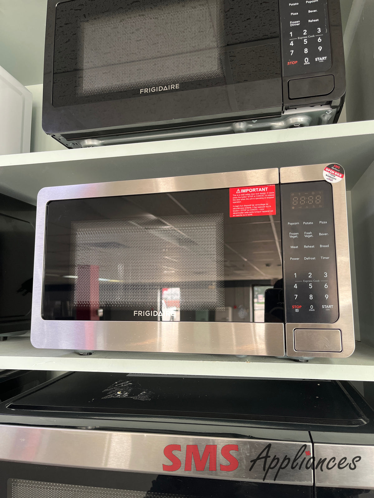 Open Box Microwaves EMW759 Frigidaire - Image 1