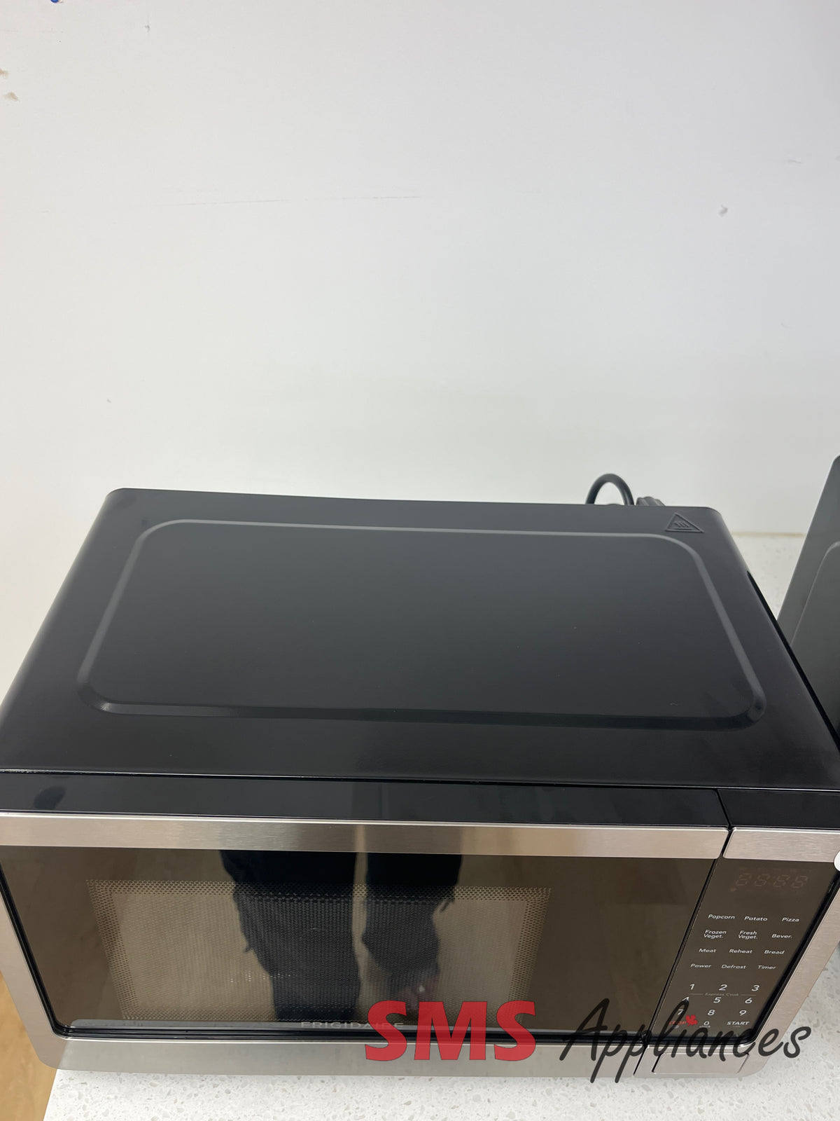 Open Box Microwaves EMW759 Frigidaire - Image 3