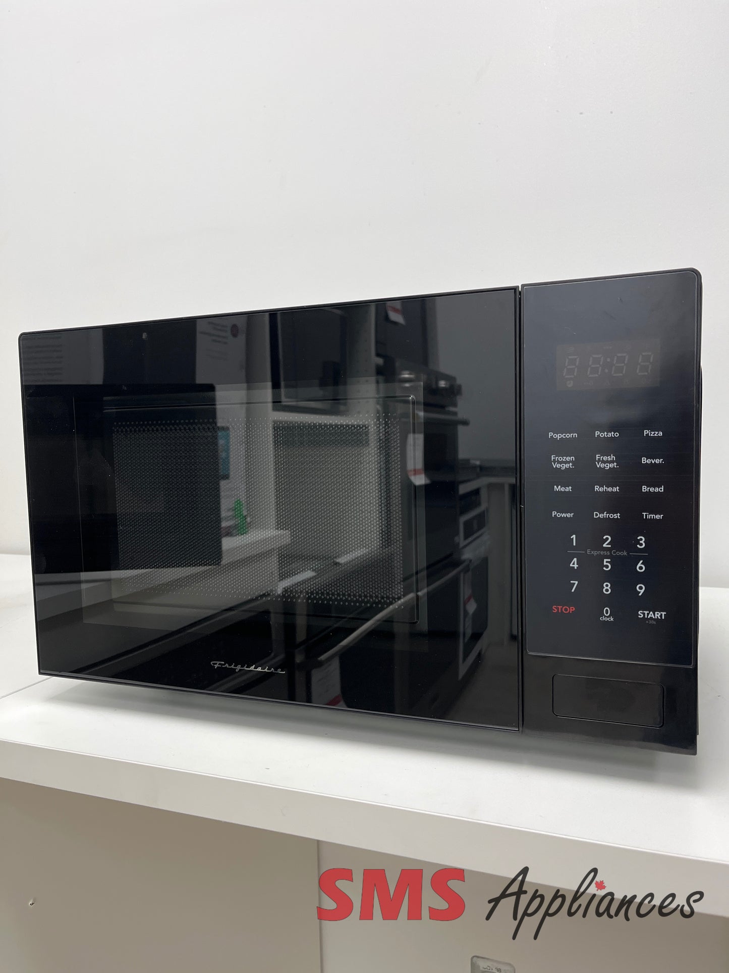 Open Box Microwaves EMW953 B BLACK Frigidaire - Image 1