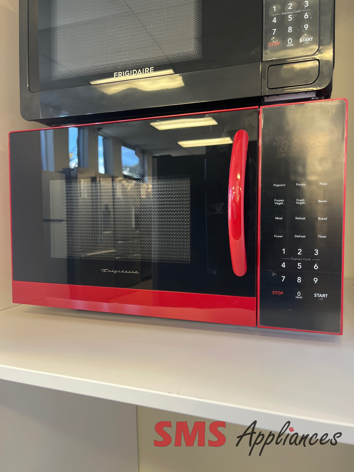 Open Box Microwaves EMW953 RED Frigidaire - Image 1