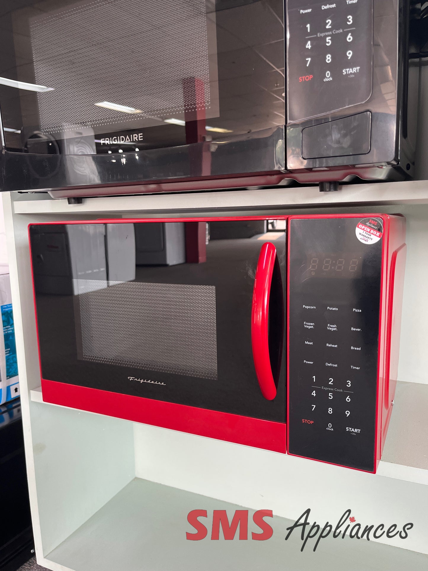 Open Box Microwaves EMW953 RED Frigidaire - Image 1