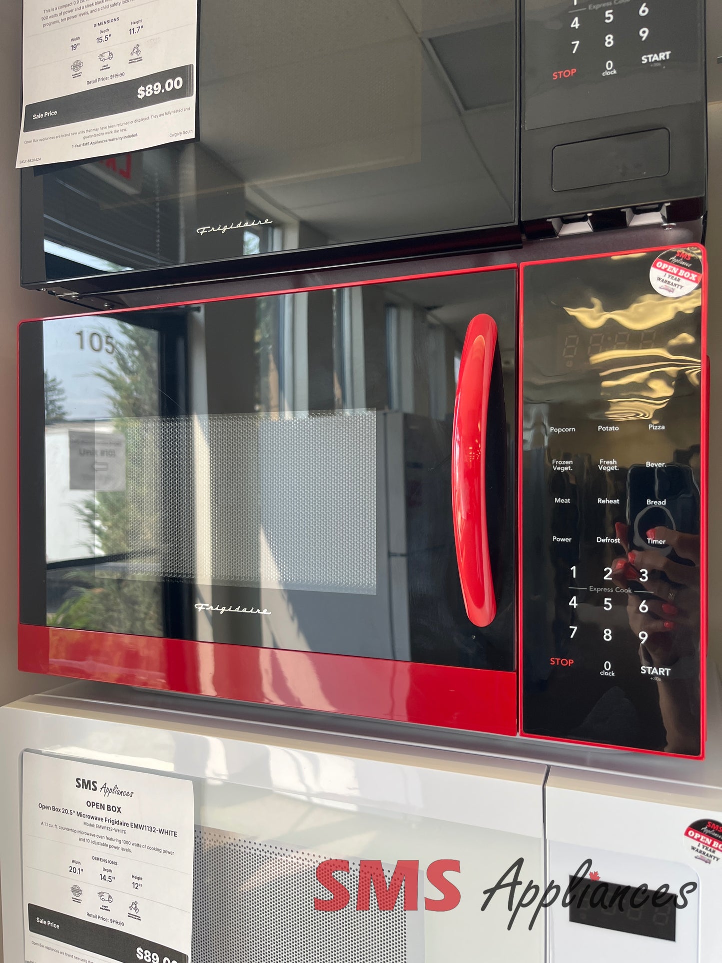 Open Box Microwaves EMW953 RED Frigidaire - Image 1