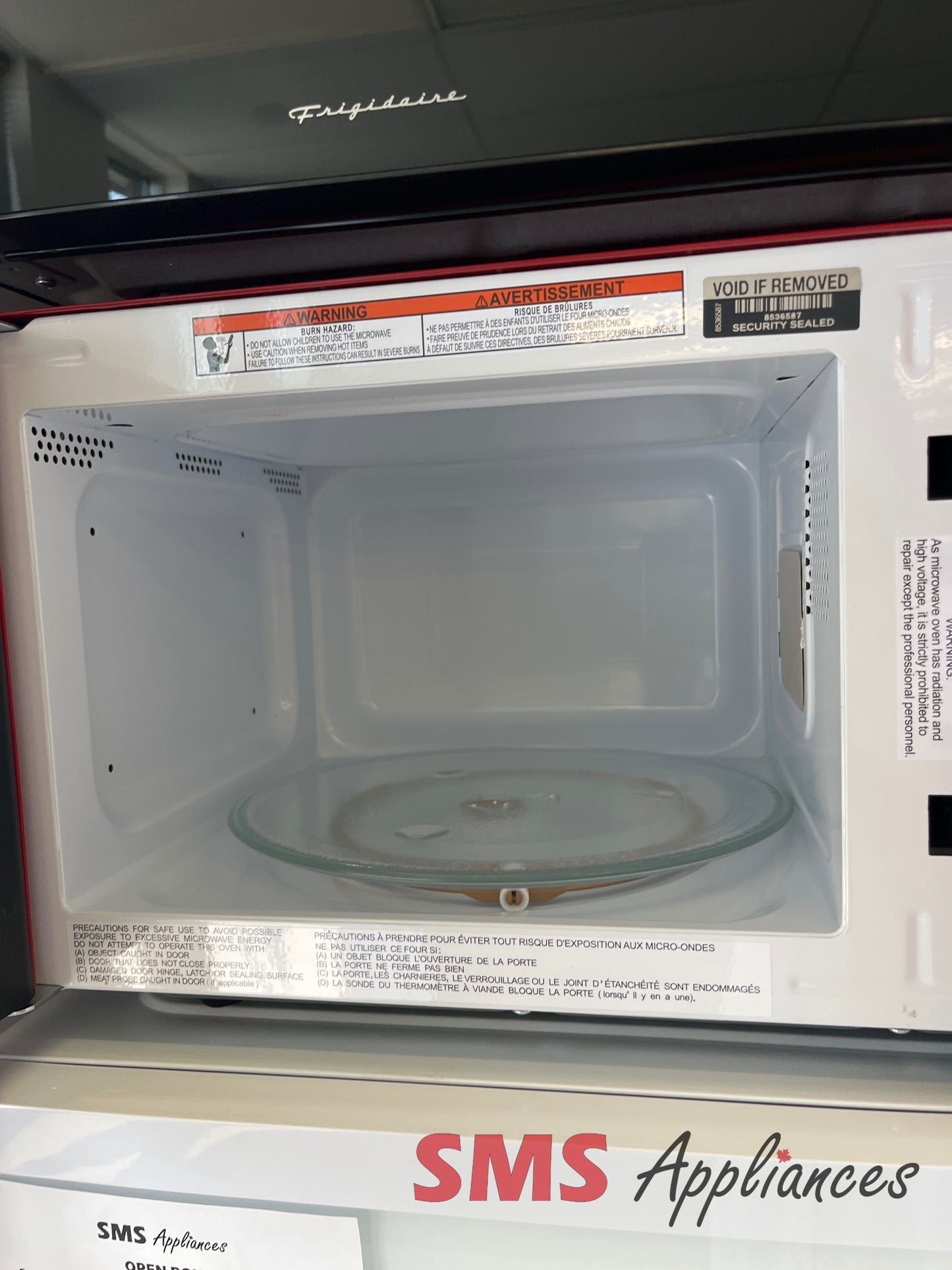 Open Box Microwaves EMW953 RED Frigidaire - Image 2