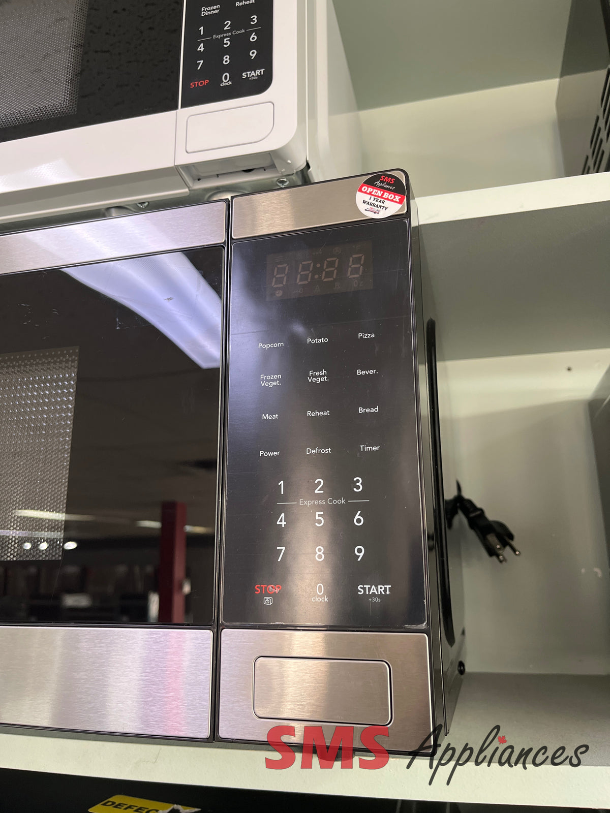 Open Box Microwaves EMW959 C Frigidaire - Image 3