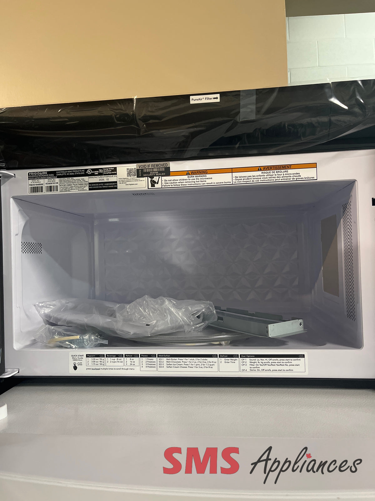 Open Box Microwaves FMOS1846BSE Frigidaire - Image 2