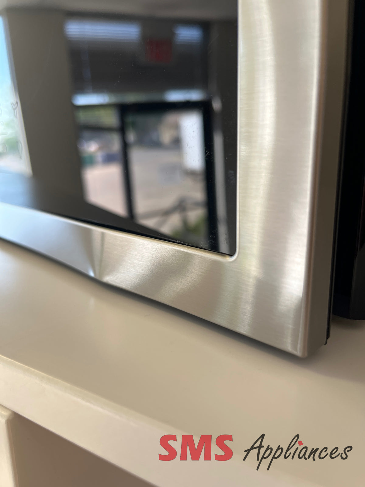 Open Box Microwaves GMOS196CAF Frigidaire - Image 3