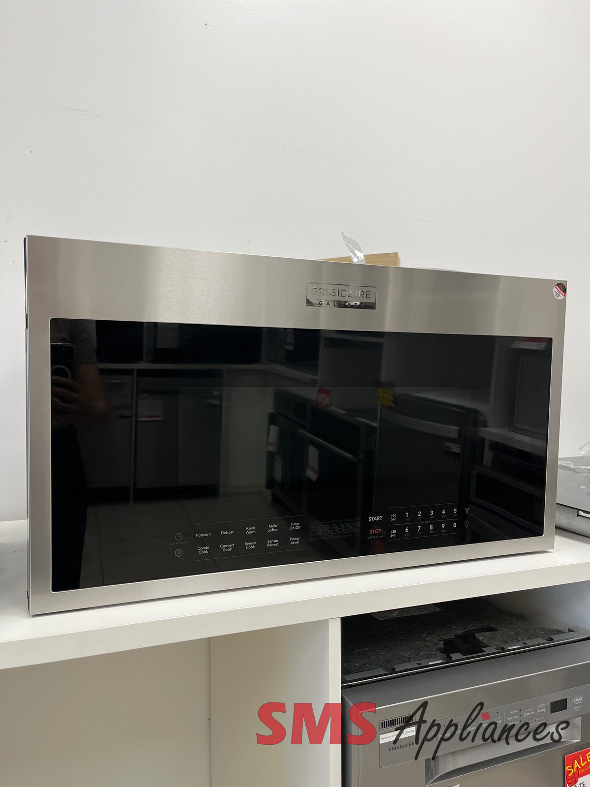 Open Box Microwaves GMOS196CAF Frigidaire - Image 4