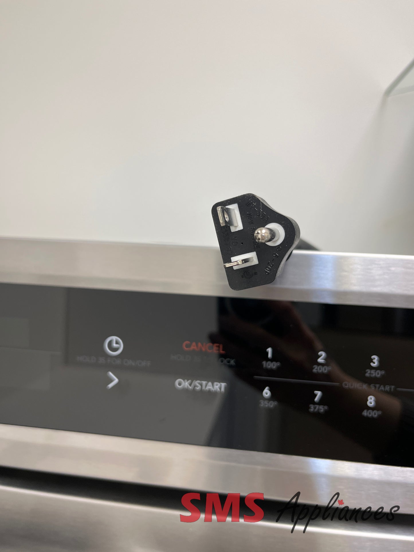 Open Box Microwaves PMBD3080AF Frigidaire - Image 3