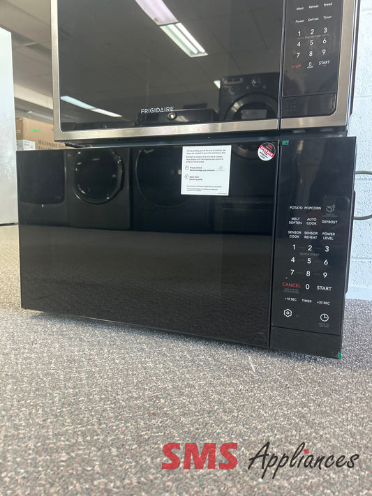 Open Box 24.5" Microwave Frigidaire PMBS3080BF for sale in Medicine Hat - SMS Appliances