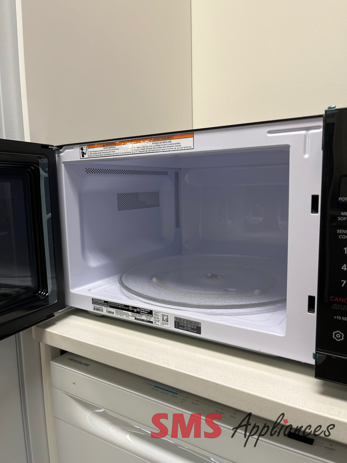 Open Box Microwaves PMBS3080BF Frigidaire - Image 2