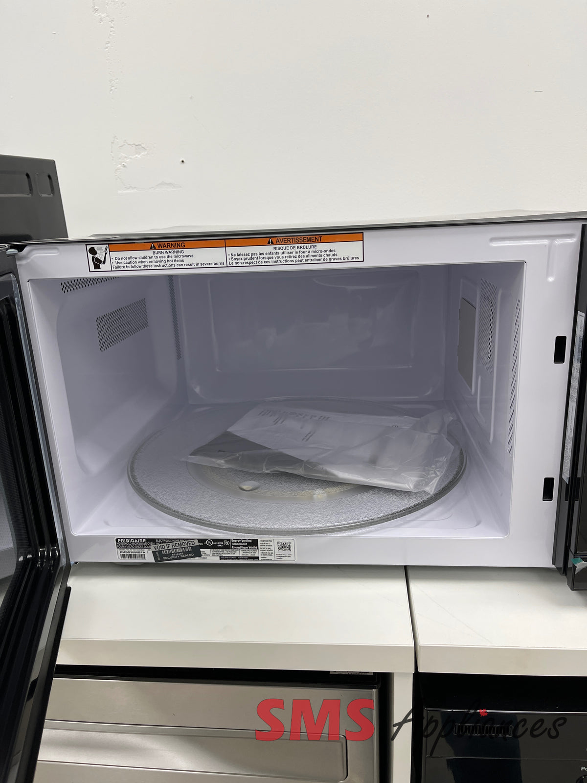 Open Box Microwaves PMBS3080BFA Frigidaire - Image 2