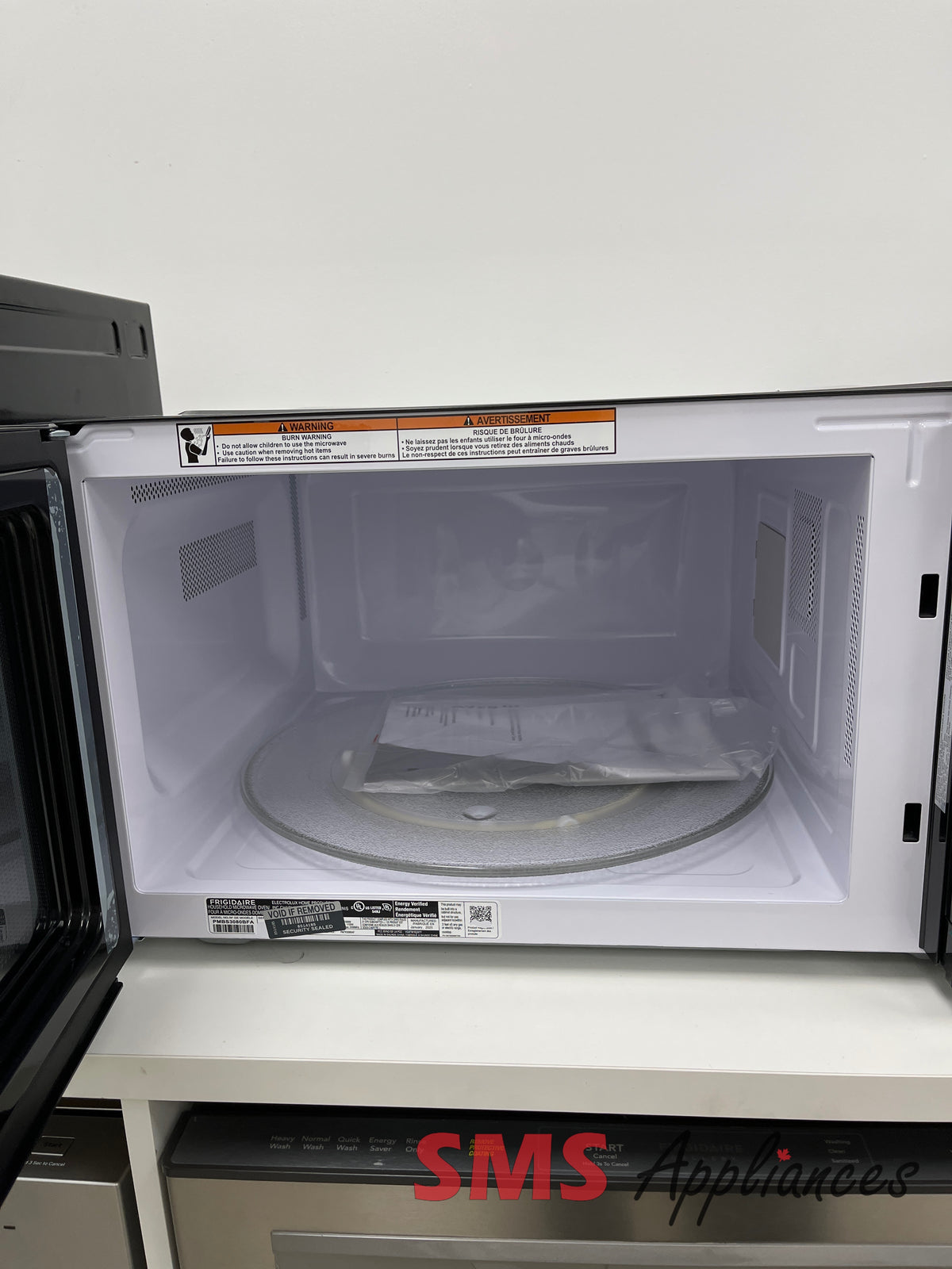 Open Box Microwaves PMBS3080BFA Frigidaire - Image 2
