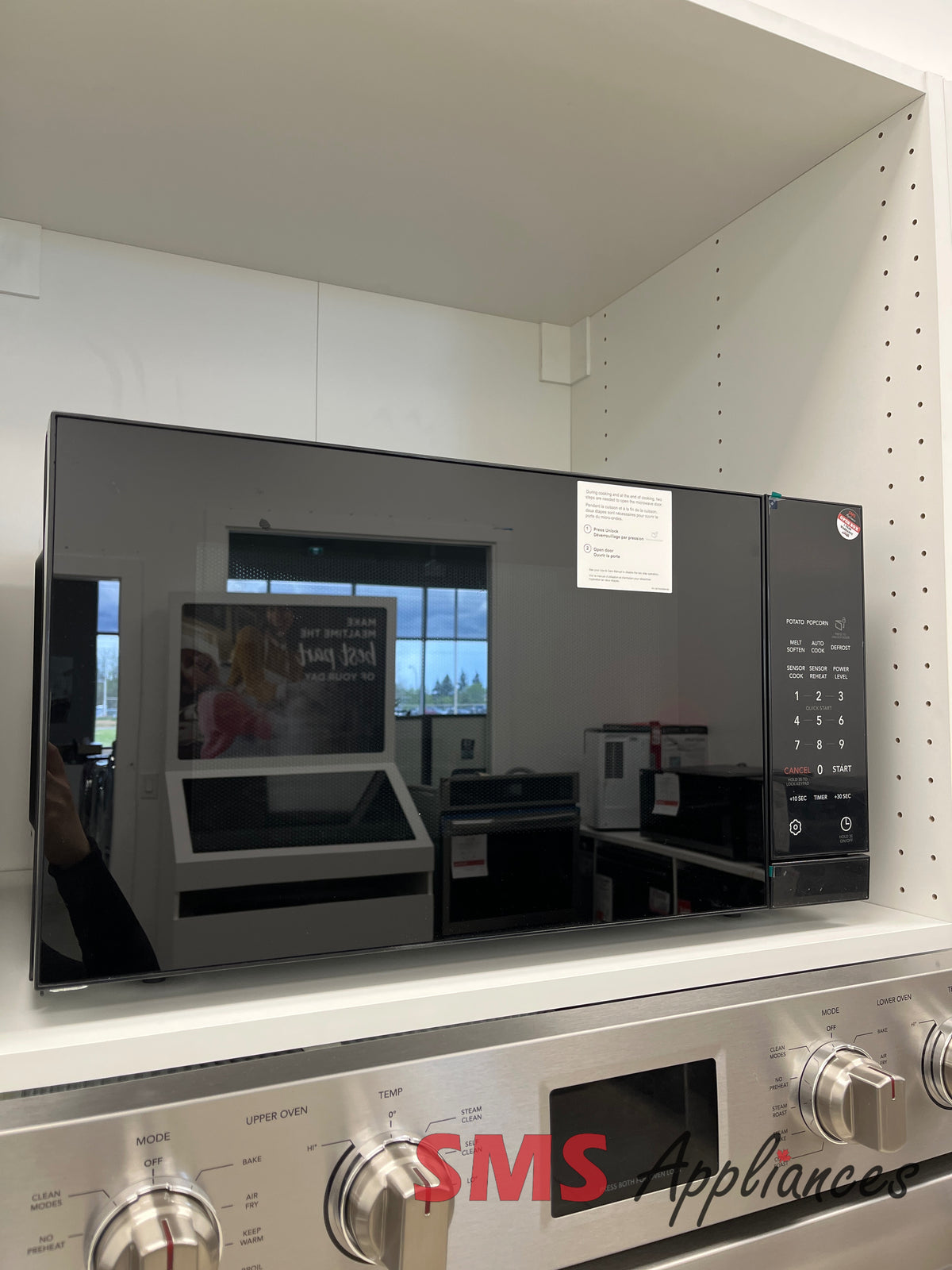Open Box Microwaves PMBS3080BFA Frigidaire - Image 4