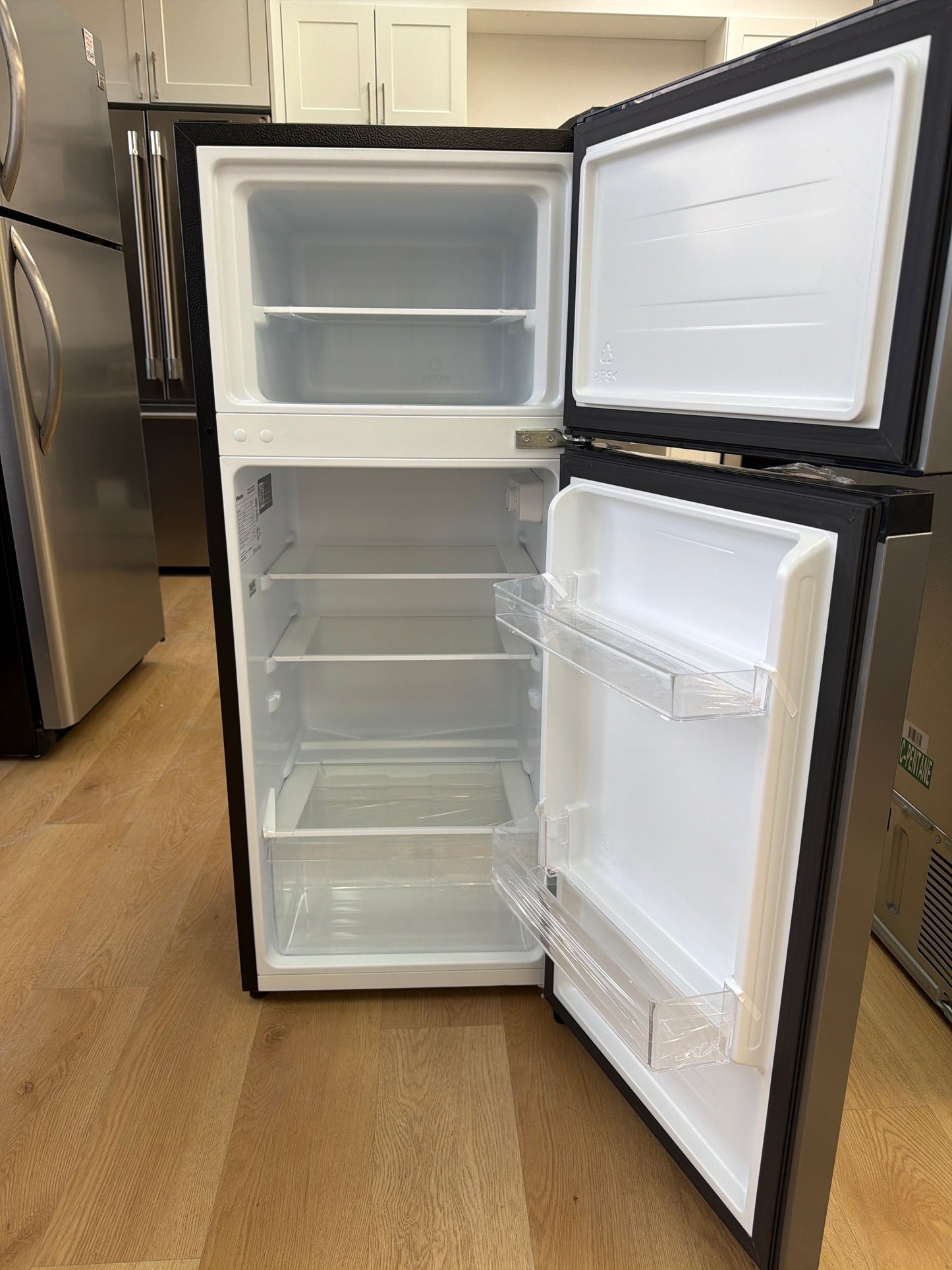 Open Box – 19" Hisense HRT044VE