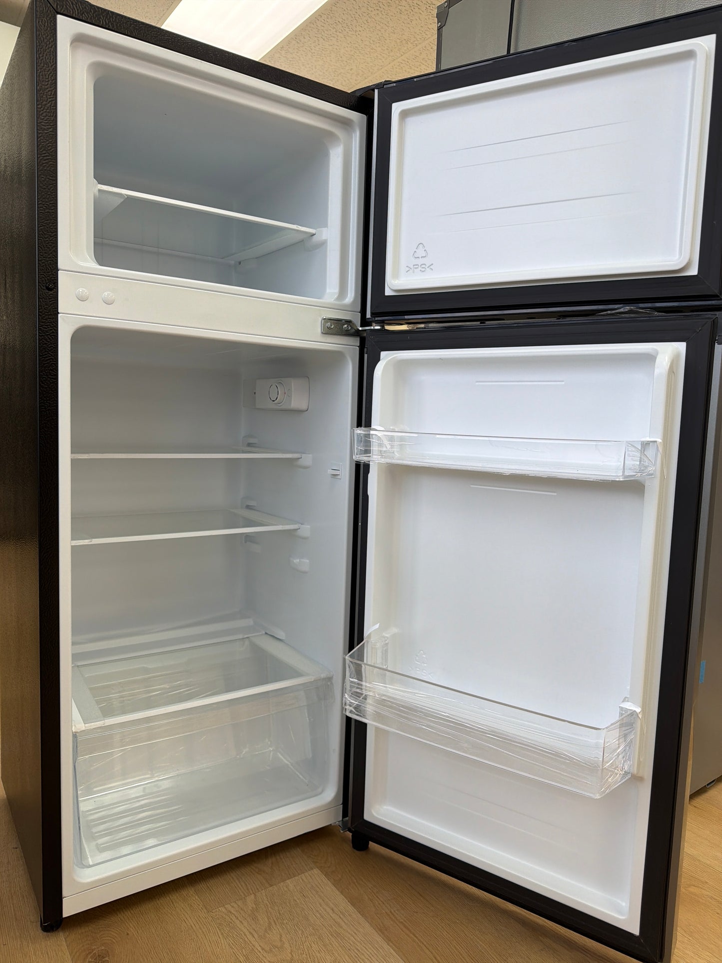 Open Box – 19" Hisense HRT044VE