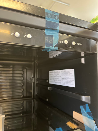 Open Box – 22" Beverage Cooler Frigidaire FRYB4623AS