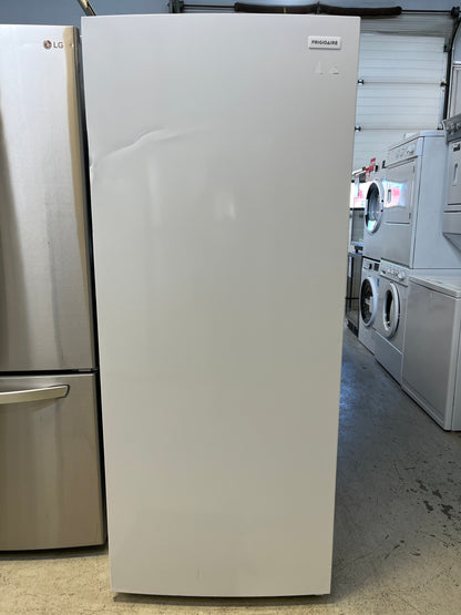 Open Box – 28" Freezer Frigidaire FFUE1626AW