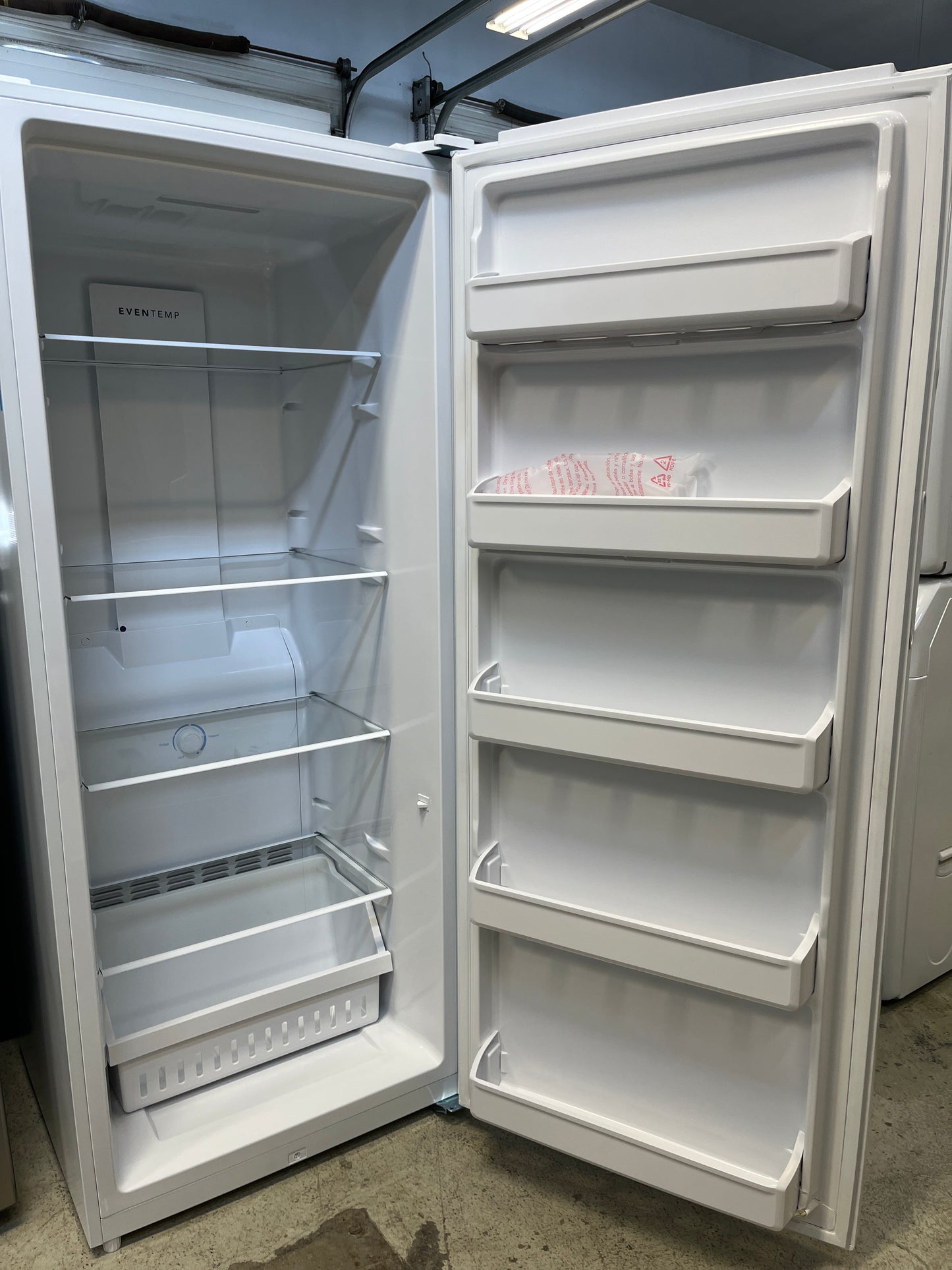 Open Box – 28" Freezer Frigidaire FFUE1626AW