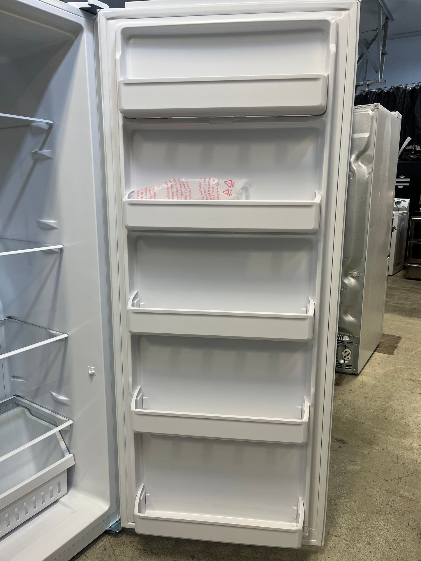 Open Box – 28" Freezer Frigidaire FFUE1626AW