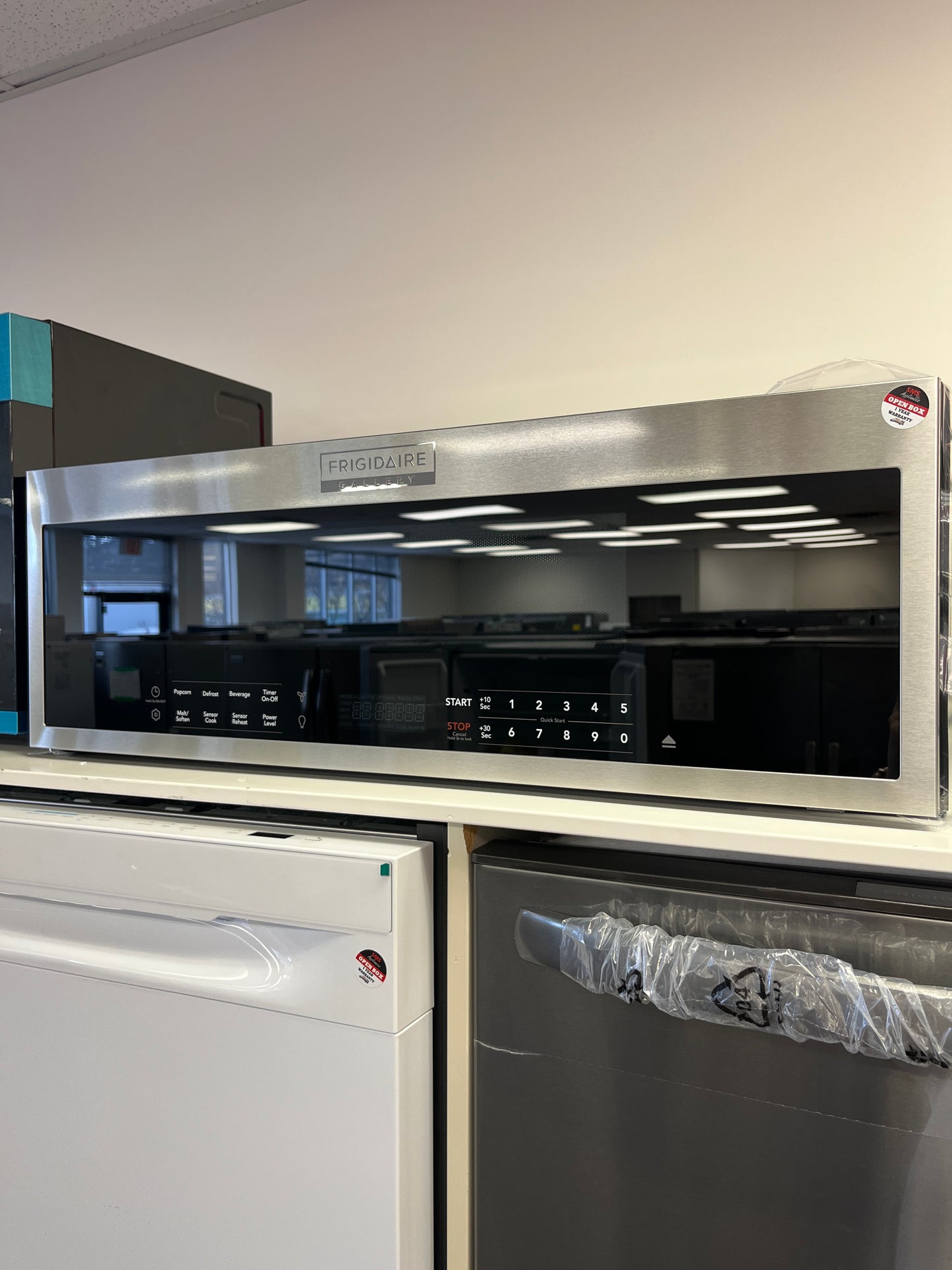 Open Box – 30" Microwave Frigidaire GMOS1266AF