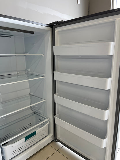 Open Box – 33" Freezer Hisense  HFU171N1AVE