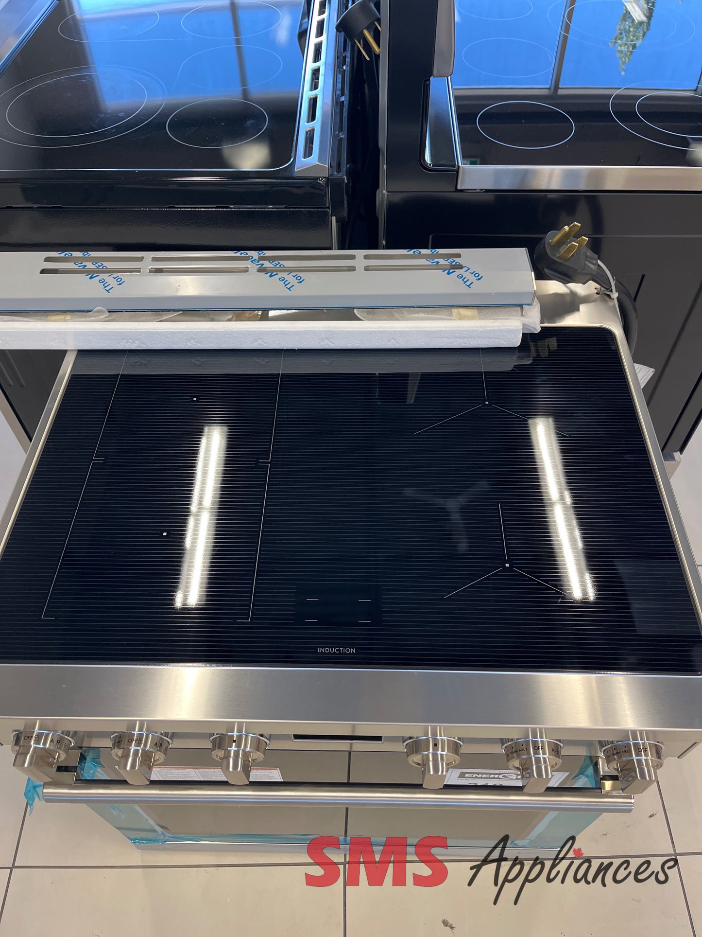 Open Box Stoves / Ranges ECFI3068AS Electrolux - Image 2