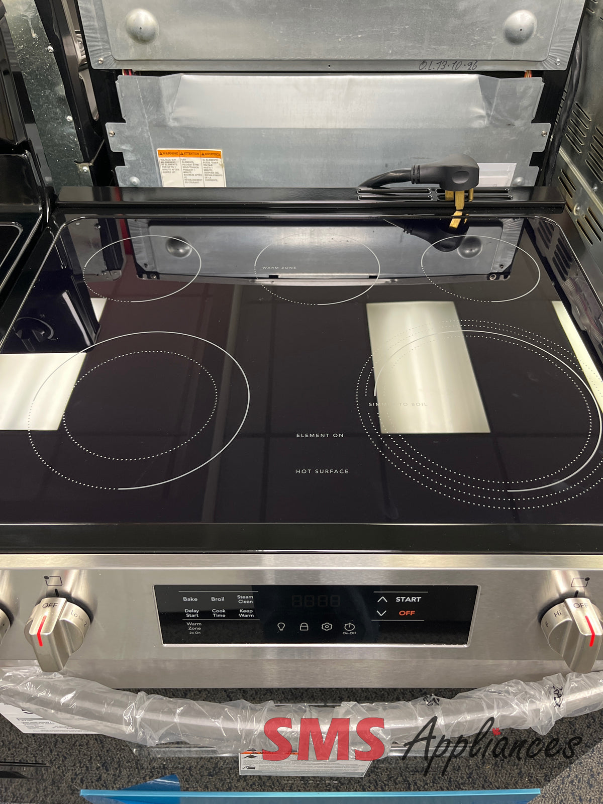Frigidaire FCFE306CAS open box stove view - for sale in Calgary