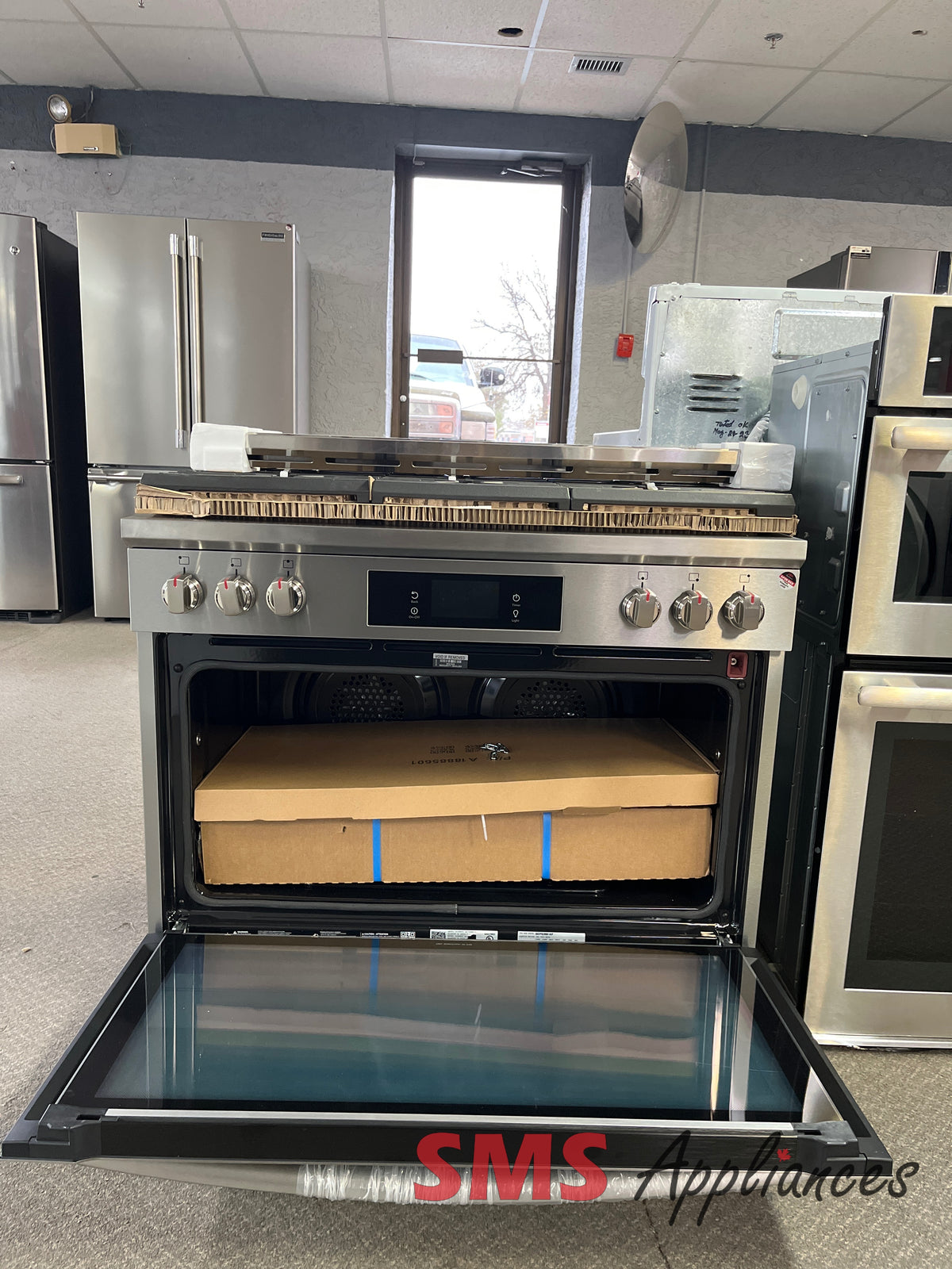 Frigidaire GCFG3661AF open box stove photo at SMS Appliances Medicine Hat