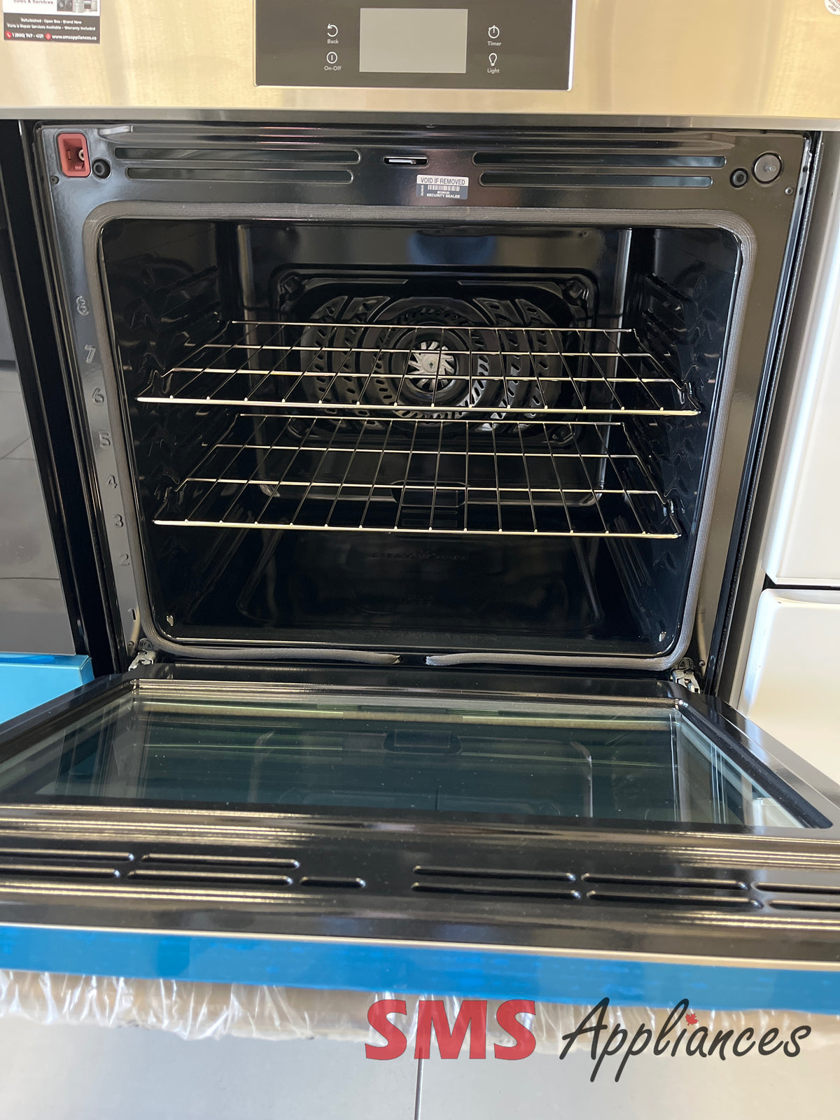 Open Box Frigidaire GCFI306CBF stove close-up - SMS Appliances