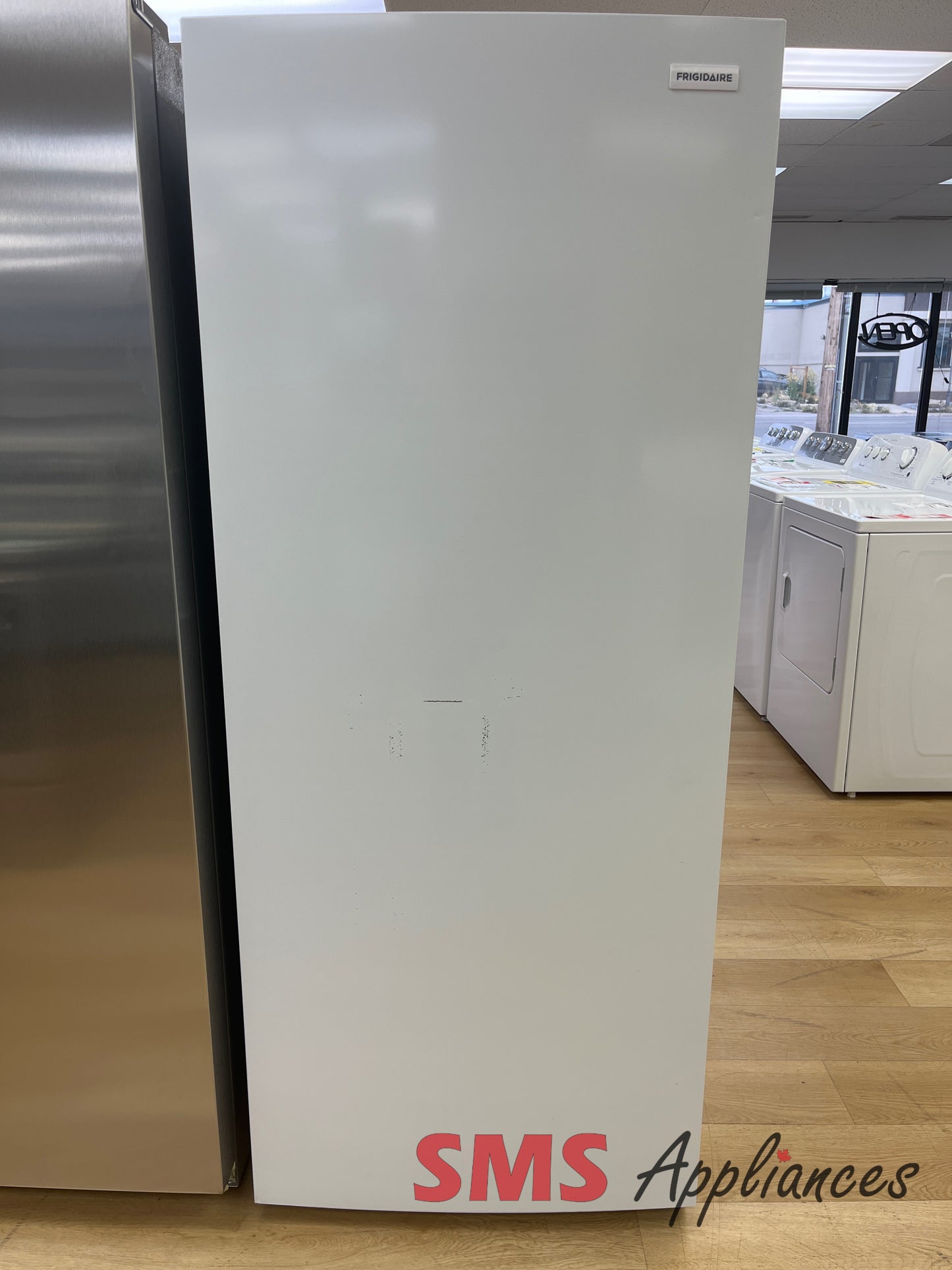 Refurbished Freezers FFU13F2VW Frigidaire - Image 1