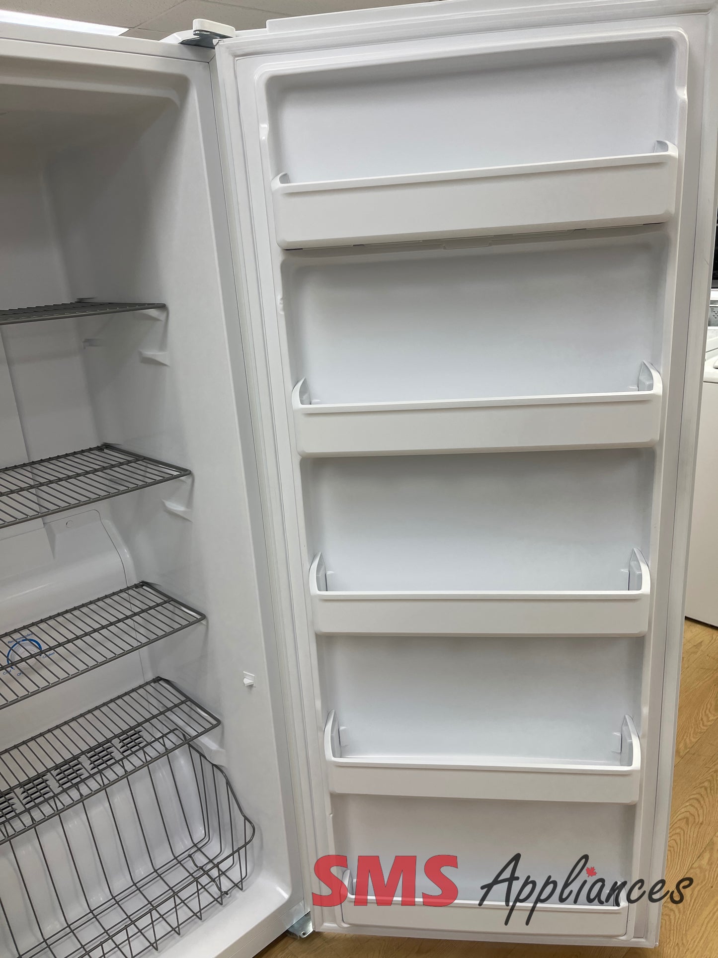 Refurbished Freezers FFU13F2VW Frigidaire - Image 5