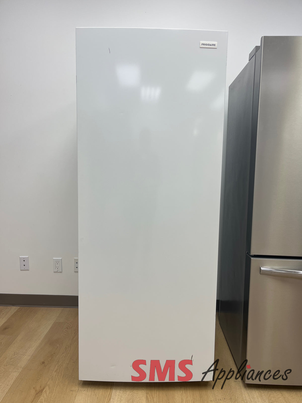 Refurbished Freezers FFU18F2VW Frigidaire - Image 1