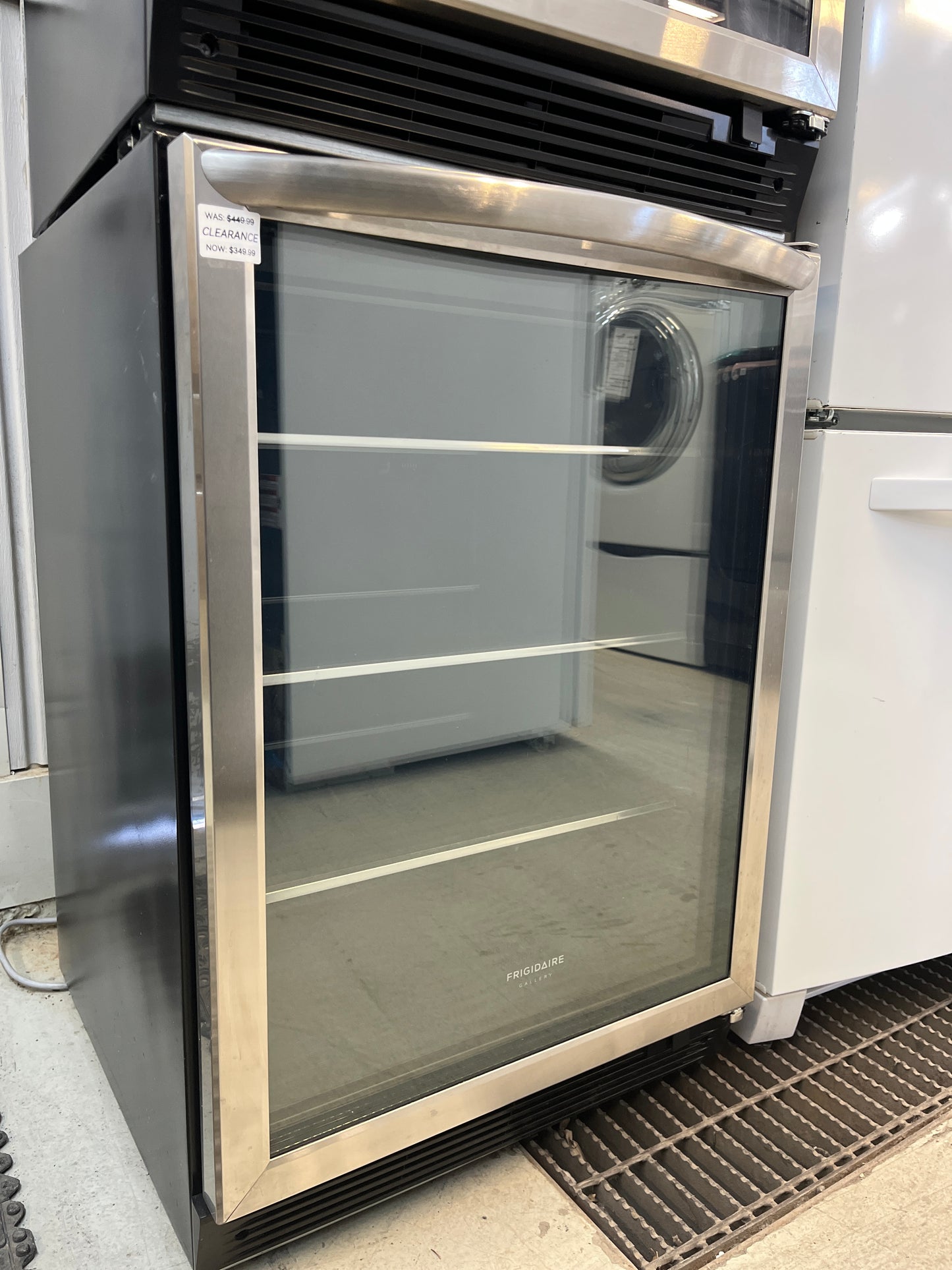 Refurbished – 24" Wine Cooler Frigidaire FFGBC5334VS
