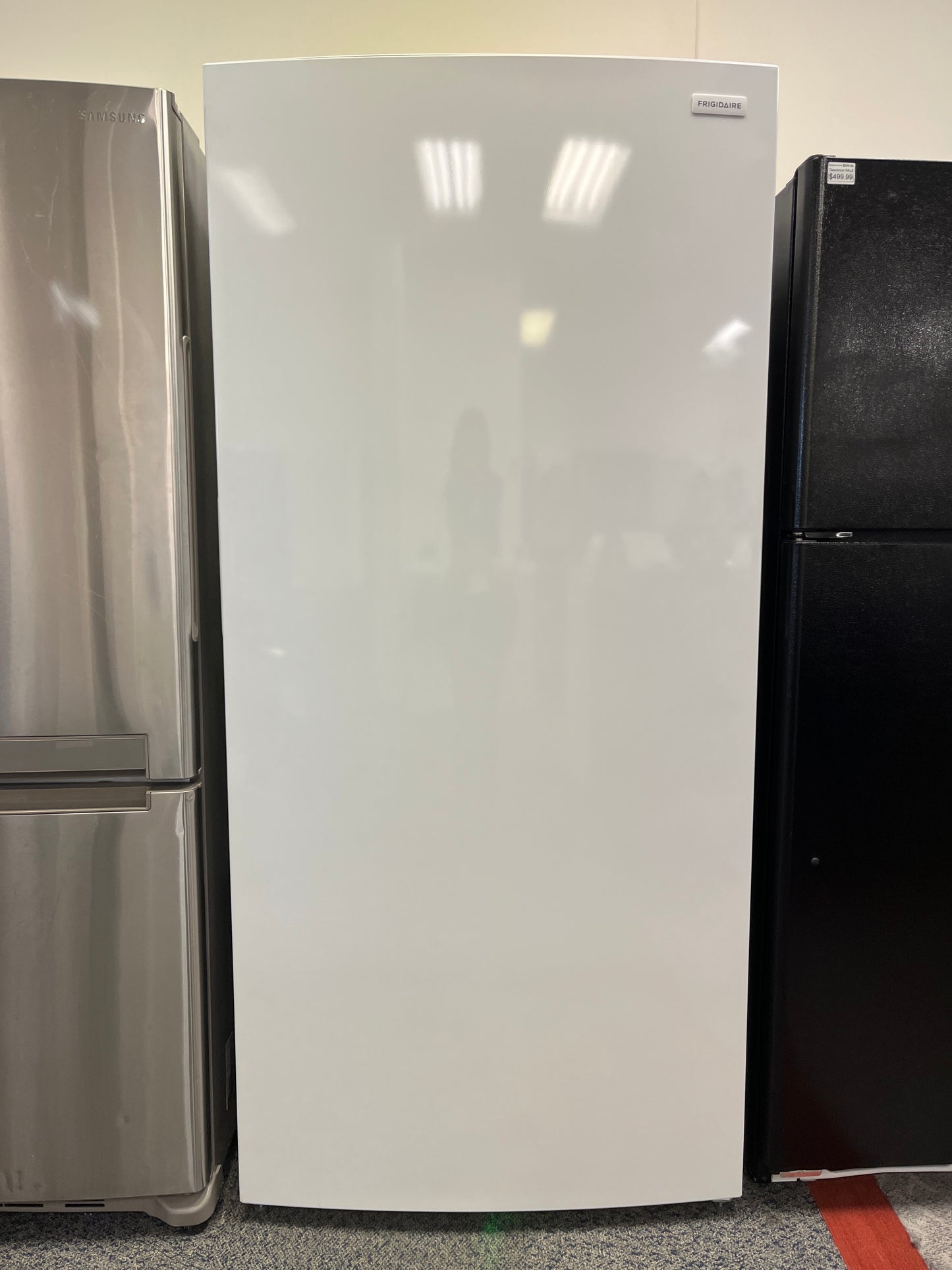 Refurbished – 33" Freezer Frigidaire FFUE2022AF