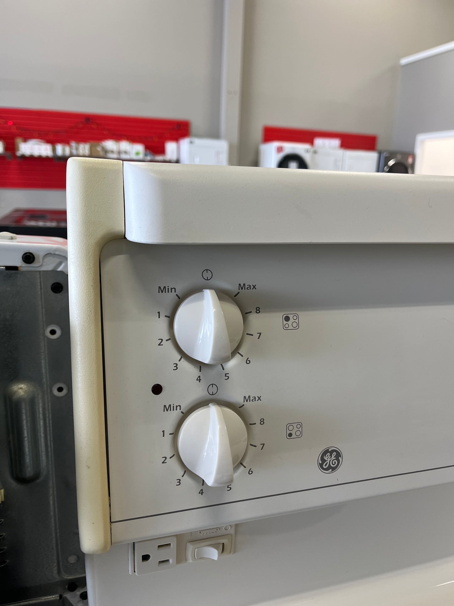 Refurbished – 30" Stove GE GRSL3640ZCC-3