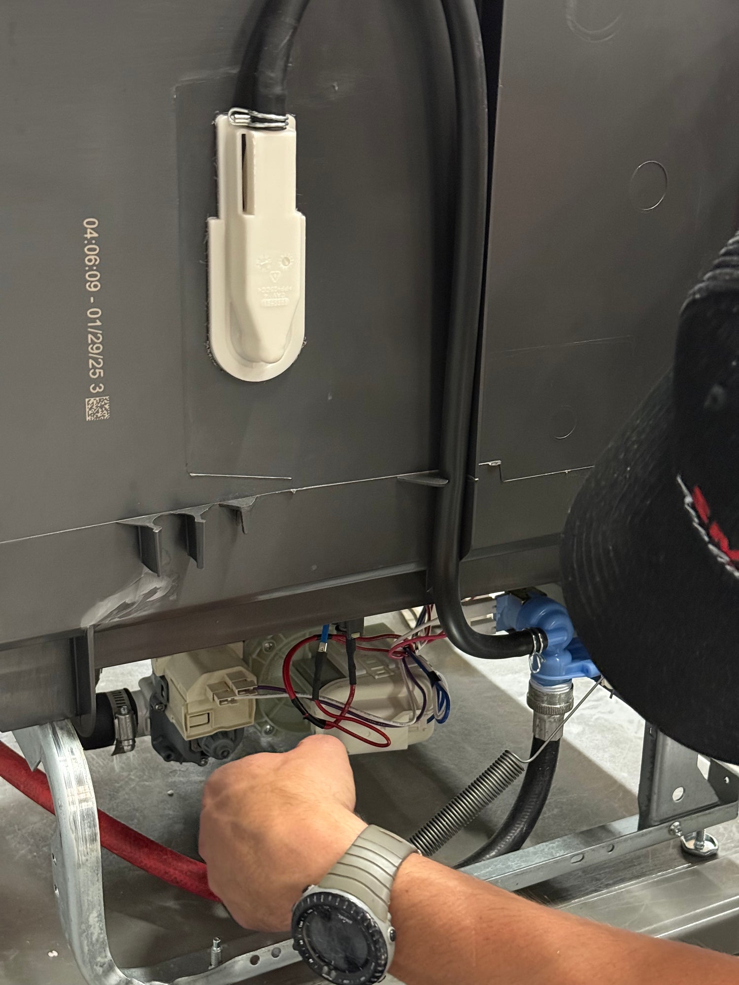 Dishwasher repair services in Calgary North – expert appliance technicians from SMS Appliances offering fast and affordable repairs.