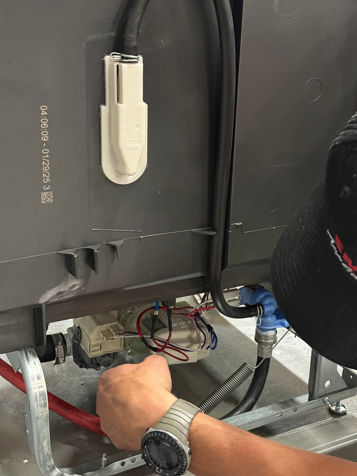 Dishwasher repair services in Calgary South – skilled technicians from SMS Appliances providing reliable and affordable appliance repair.
