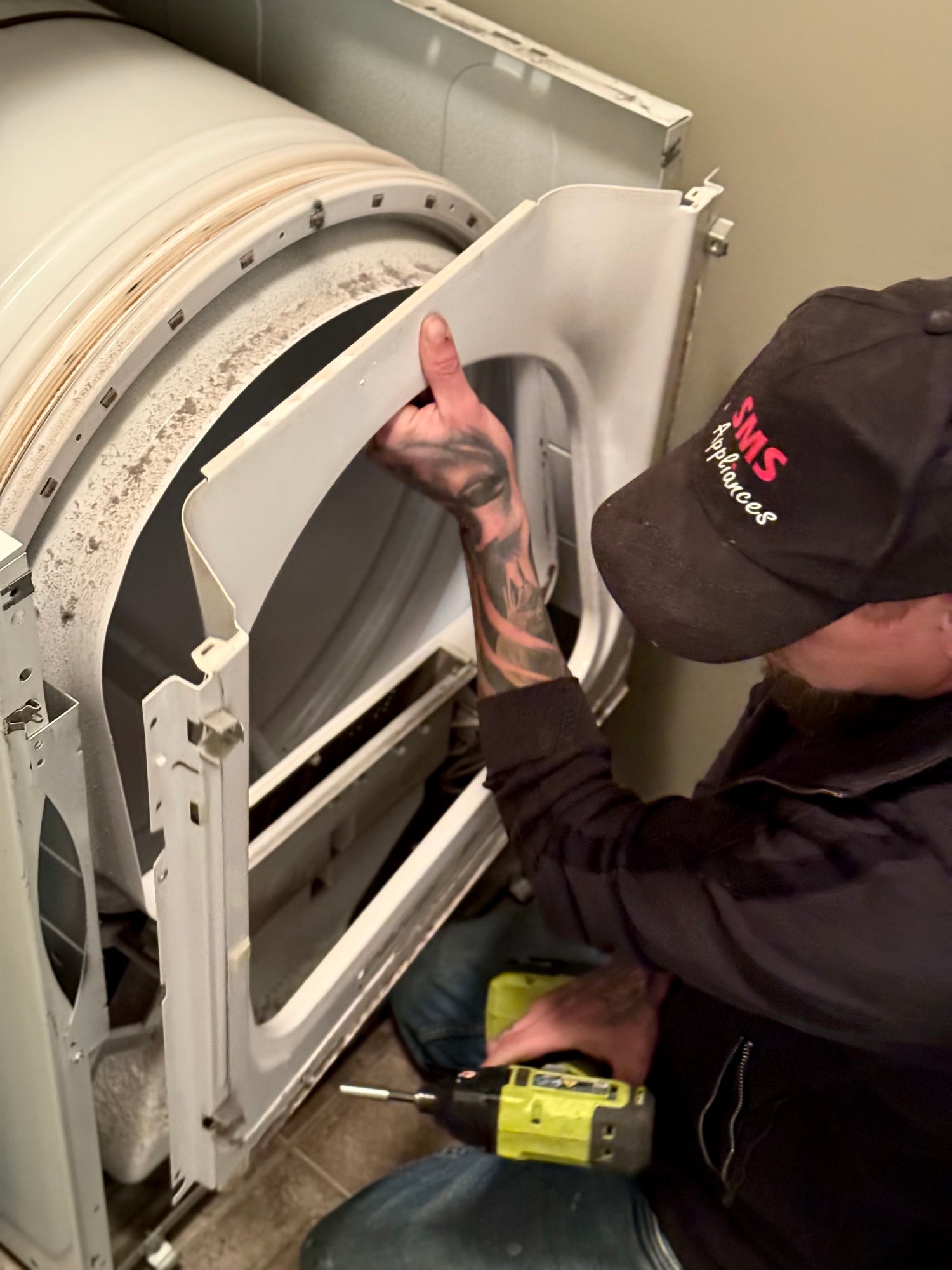 Dryer maintenance services in Calgary South – expert appliance technicians from SMS Appliances offering fast and affordable maintenance.