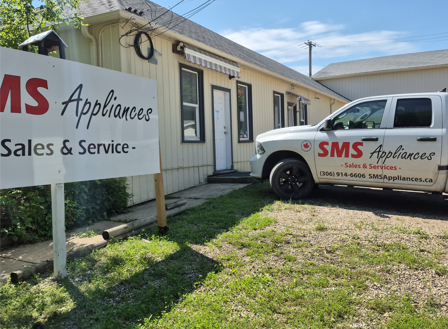 Fast and reliable appliance delivery in Saskatoon by SMS Appliances, providing professional home delivery for fridges, washers, dryers, stoves, and dishwashers.